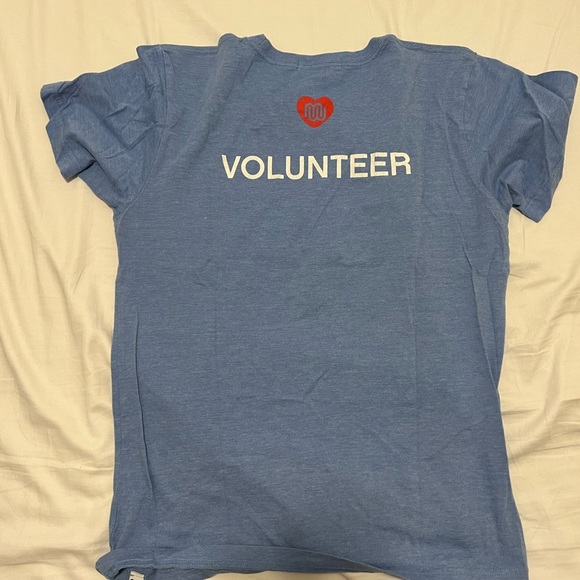 Me to we volunteer shirt - Picture 2 of 3